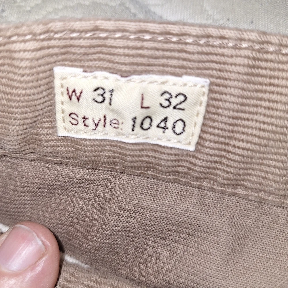 A bundle of 2 pairs of mens pants in a size 31x32. J.Crew corduroy, Levis denim